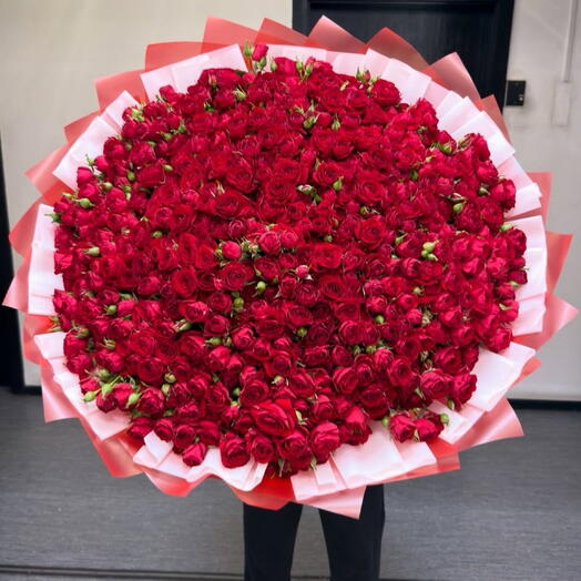 Кустовая роза пионовидная