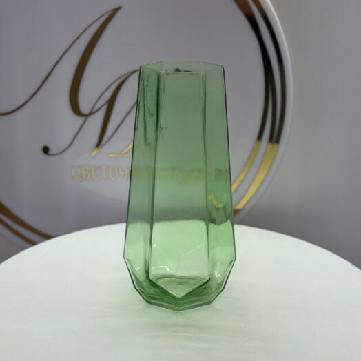 Ваза стеклянная зеленая многогранная