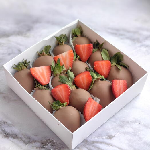 Клубника в шоколаде, клубника в бельгийском молочном шоколаде, клубника 9 - 12 ягод, подарок маме, подарок на Рождество