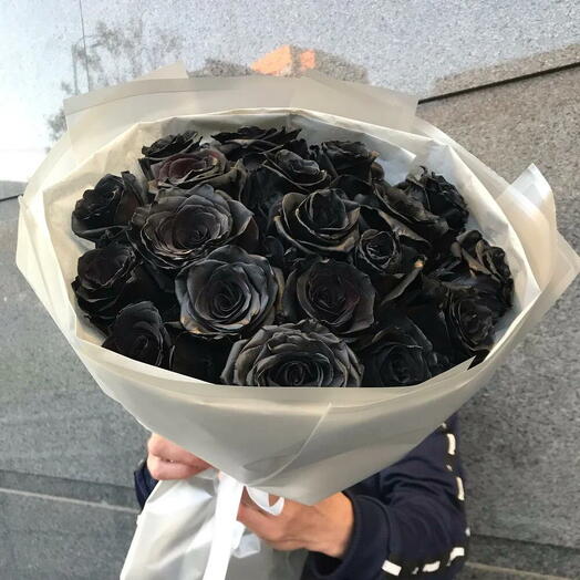 Букет из черных роз 19 шт