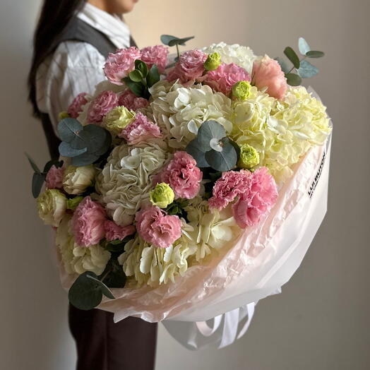 Букет "Эустомы и гортензии"