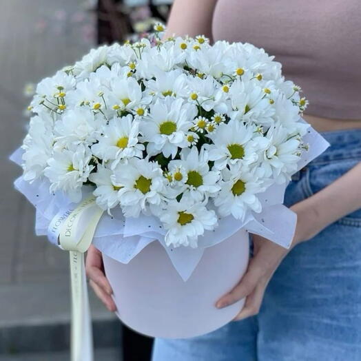 Цветы в шляпной коробке Ромашки