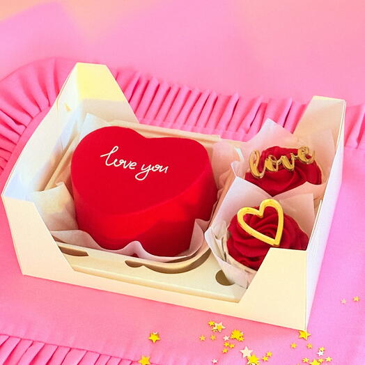 Бенто торт сердце «i love you» и красные капкейки