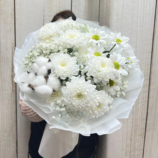 Букет в цвет года 2026 ❗из кустовой хризантемы гипсофилы и хлопка Белый пух