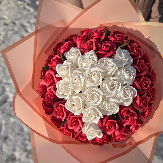Букет из мыльных роз Love is
