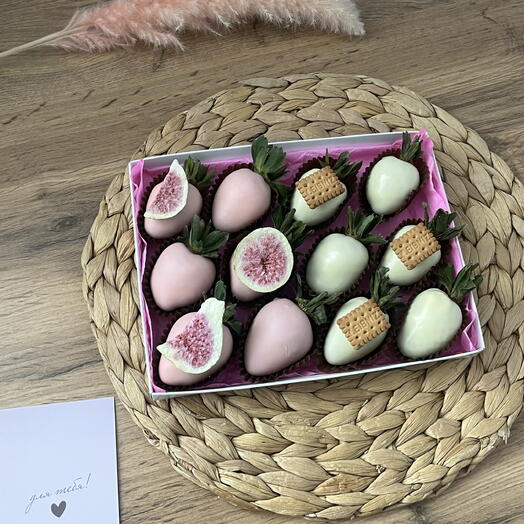 Клубника в шоколаде с печеньем и инжиром