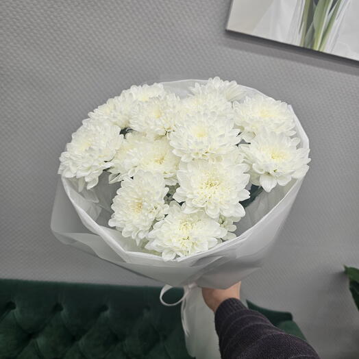 Букет из белых хризантем