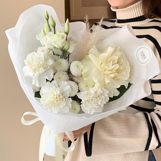 Букет «Снежинка» с хризантемой, эустомой, диантусами❄️