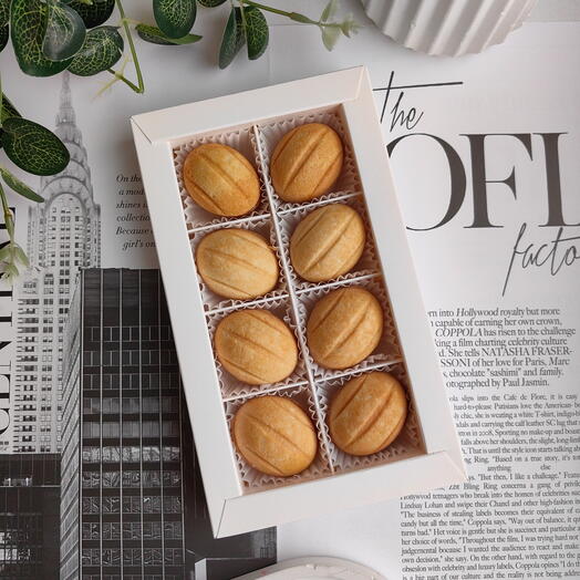 Орешки с варёной сгущёнкой 8шт в коробочке. Подарок на День рождения, маме, сестре, подруге, коллеге