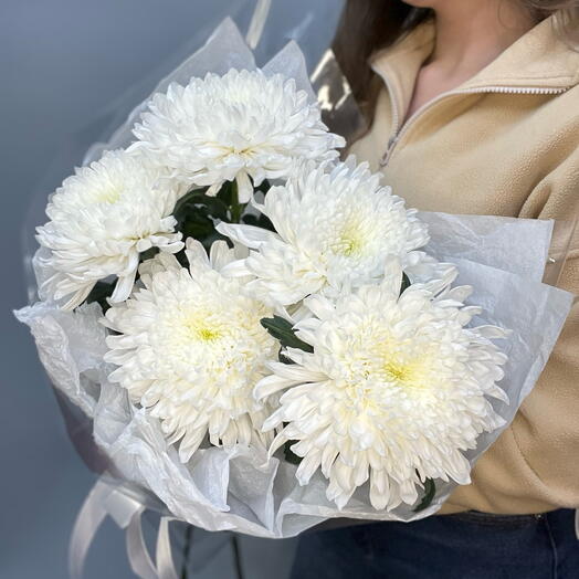 Букет из 5 белых одноголовых хризантем