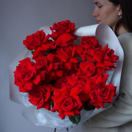 Букет из 15 алых роз Нина