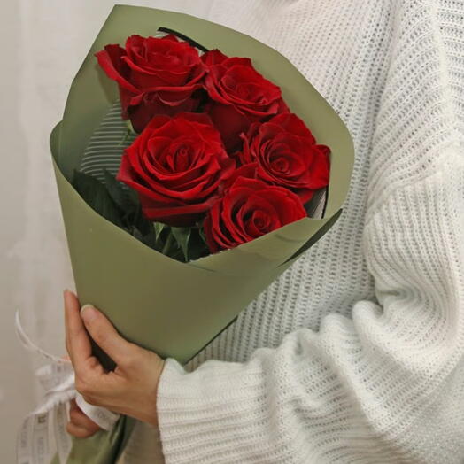 Ramo de 5 rosas rojas altas