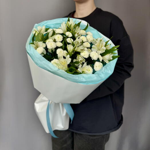 Букет из хризантем сантини и альстромерий