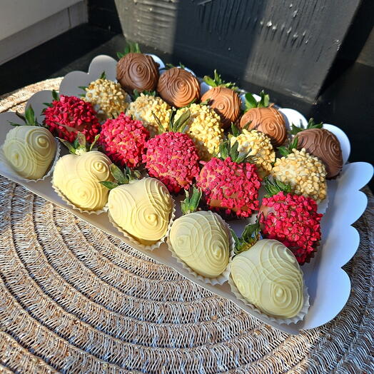 Chocolate-covered strawberries mix