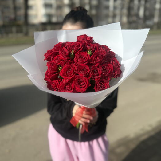 Букет из 9 веток красных кустовых роз