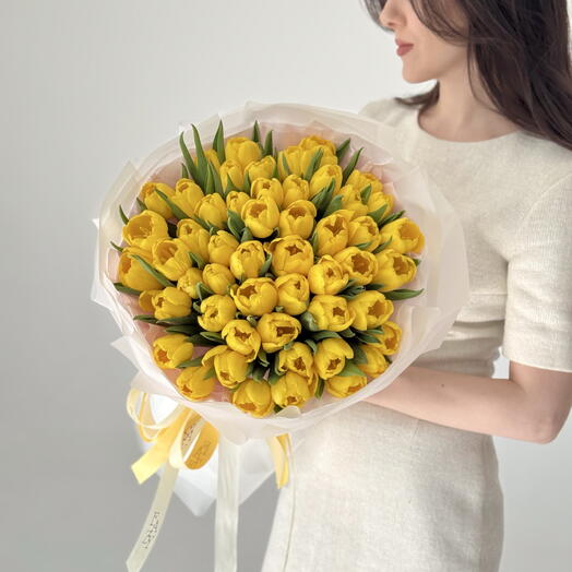 Букет из 51 желтого тюльпана