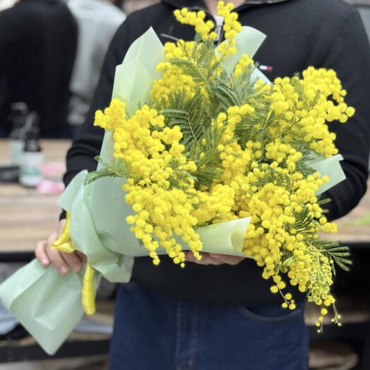 Букет "Весенняя мимоза", из 5 итальянских веточек, нежный аромат
