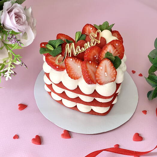 Торт Сердце 500 гр. Медовик с клубникой, на день рождения, маме, жене, подруге, сестре
