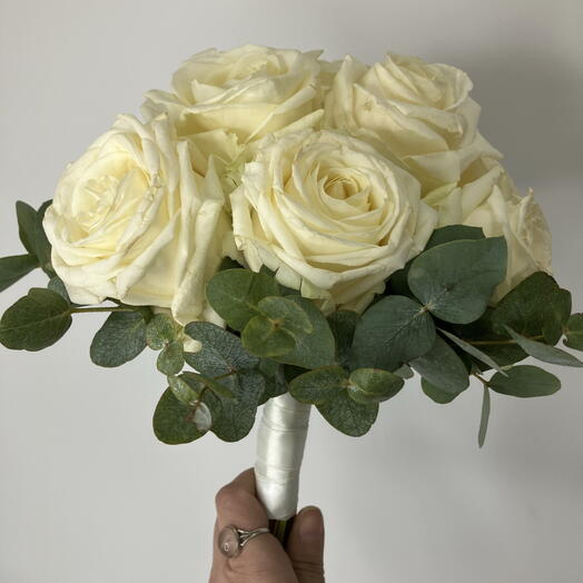 Букет невесты из 11 кремовых роз