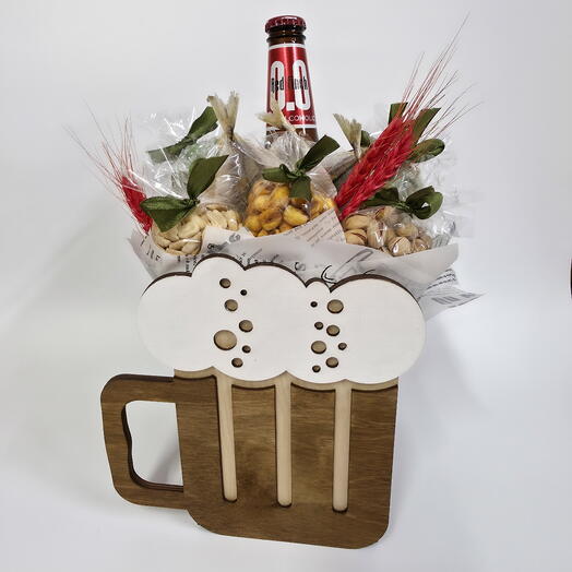 Ящик пивная кружка со снеками, рыбкой и безалкогольным напитком