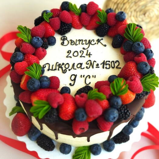 Торт с ягодами на любой вес. Торт на выпускной