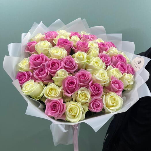 Букет роз микс розовых с белым