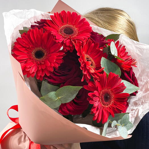 Red roses and gerberas