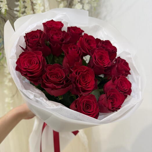 Красные розы 15шт