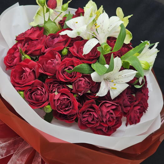Букет "Чувства" ❣️ кустовые розы, альстромерия, красные розы 🌹, букет роз, красных роз, дофаминовый комплимент любимой