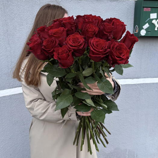 Букет из 25 красных высоких роз