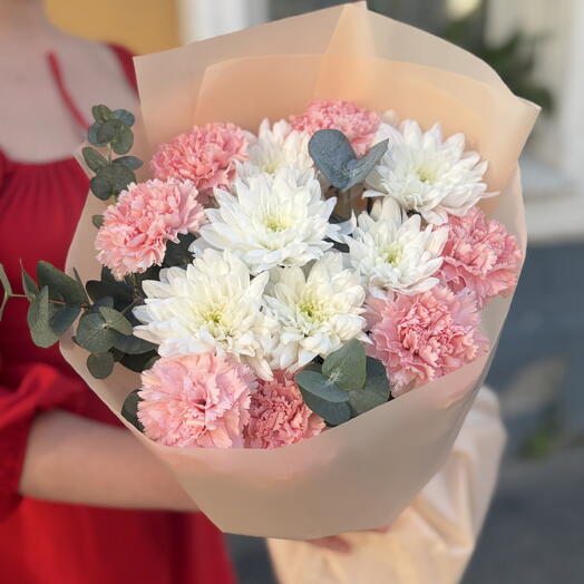 Пушистая хризантема и розовые диантусы 💗