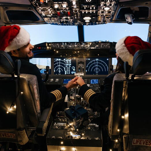 Подарочный сертификат «Полет на авиатренажере Boeing 737 МАХ» (45 минут будний день, От 1 до 2 чел.)