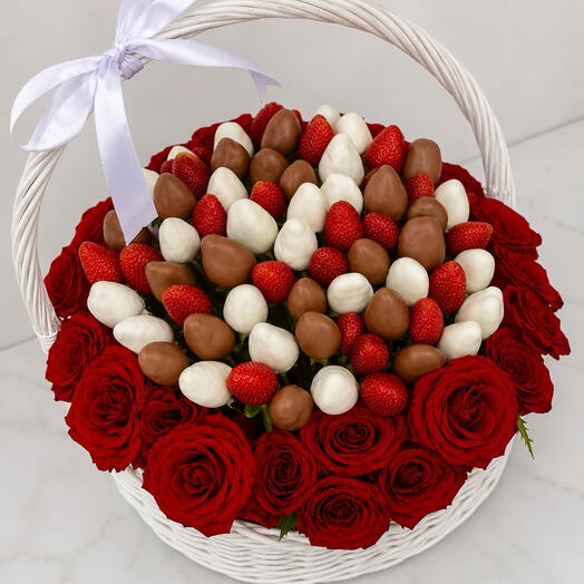 Strawberry   Rose Luxury Basket