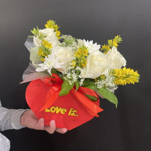 Сердечко Love is
