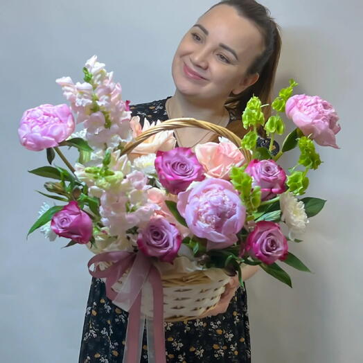 Белая корзина — воплощение нежности и роскоши