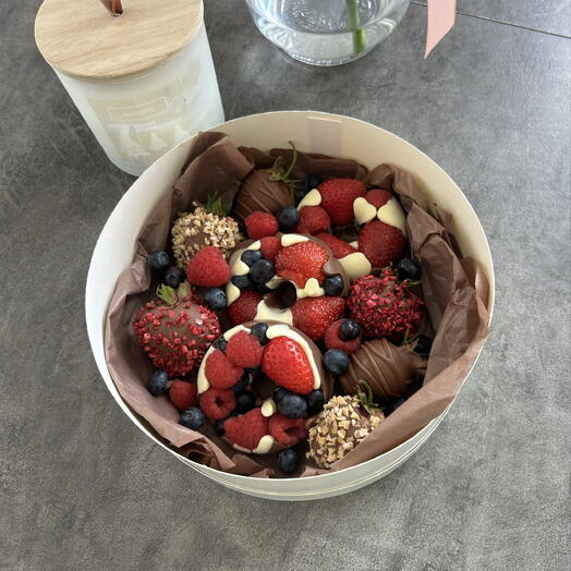 «Berry Deluxe» — ягодный набор с бельгийским шоколадом