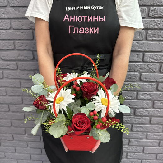 Сумочка красная с ромашкой