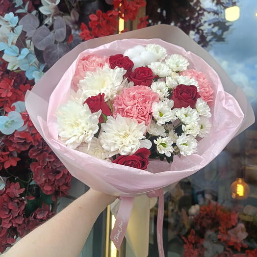 Красотка 😍 Букет с красной кенийской розой , белой хризантемой и Диантусами 🩷Красные розы Хризантемы