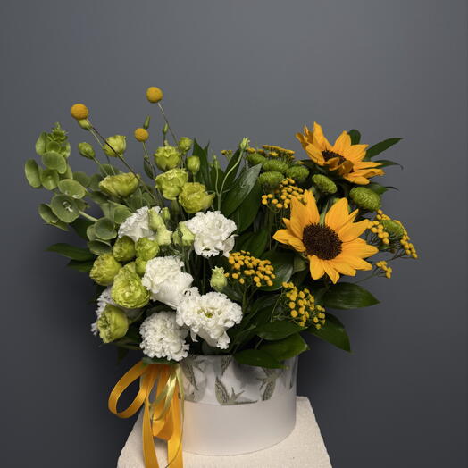 Композиция с подсолнухами в коробке 🌻