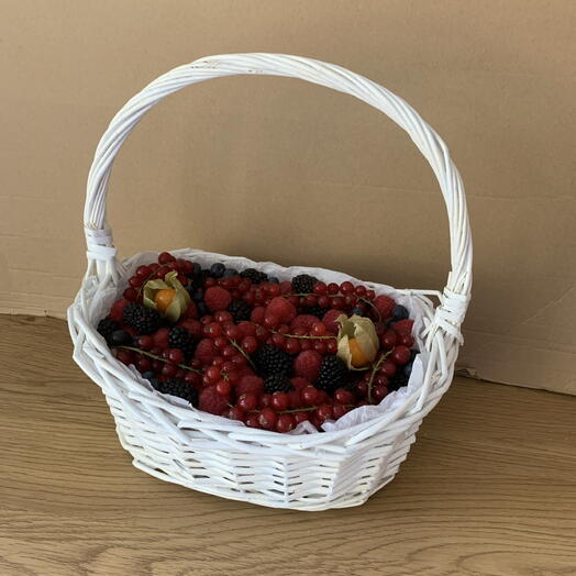 Ягодная корзинка в подарок
