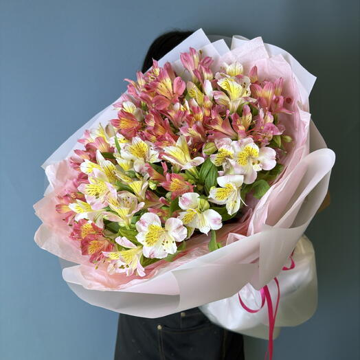 Букет с нежной альстромерией 🌺