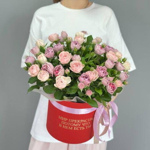 Розы в коробке 33