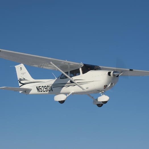 Подарочный сертификат "Мастер-класс пилотирования легкомоторного самолёта Cessna-172",15 минут учебный полёт