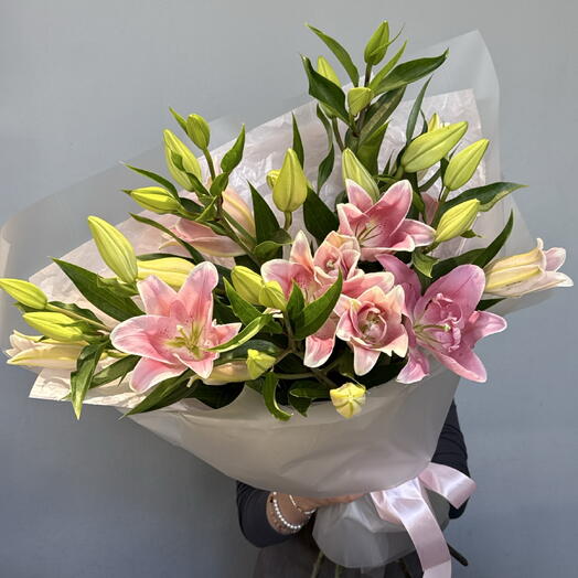 Розовые лилии