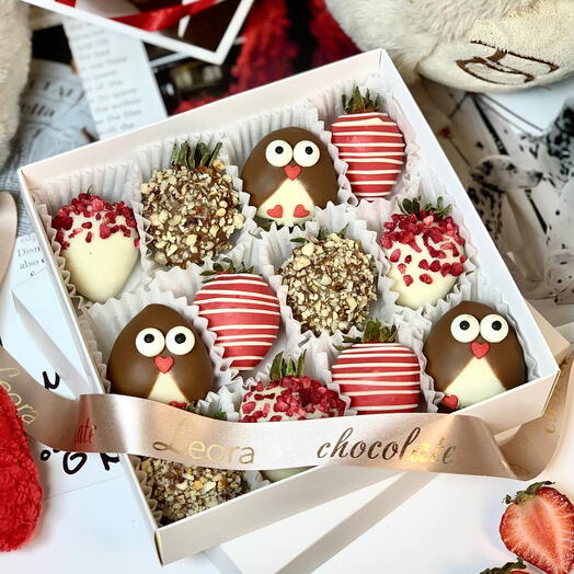 Клубника в Шоколаде 9-16 шт. Бельгийский шоколад Callebaut. Подарочный набор 5610.Leora chocolate