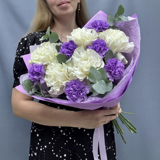 Белые французские розы  с лунными диантусами