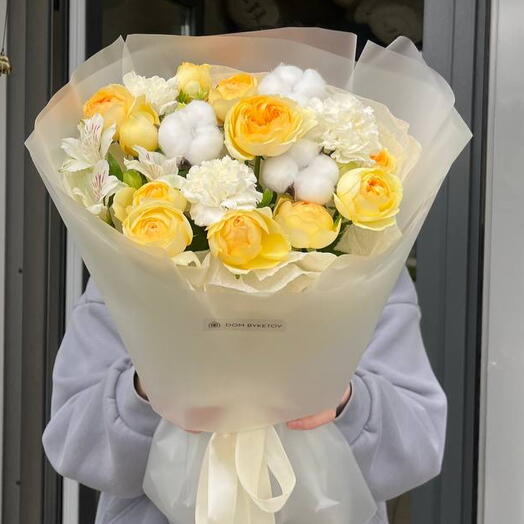 Букет из солнечных кустовых роз 01873