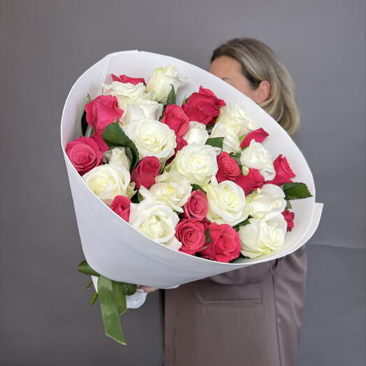 Монобукет из 35 бело-розовых роз 🤍🩷