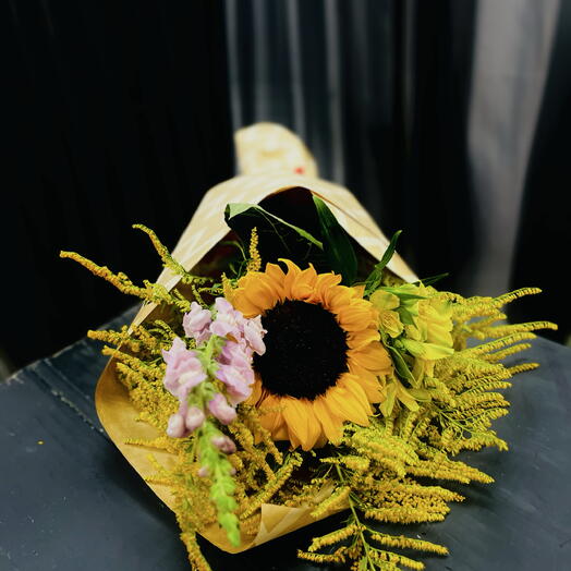 🌻 Сезонный букет с подсолнухами яркое настроение в каждом цветке! 🌻