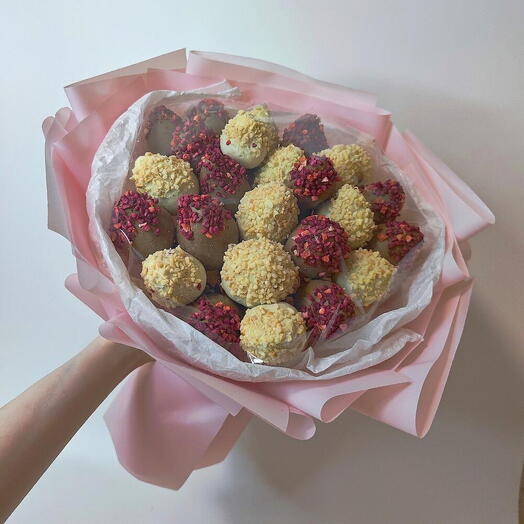 🍓 Т20: Букет клубники в белом и молочном бельгийском шоколаде с малиной (25–30 ягод)